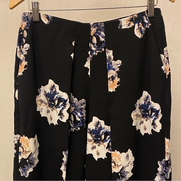 Vince Camuto 6 Wide Leg Crop Pants Flowy Drapey High Rise Black Floral Flowers - Picture 3 of 11
